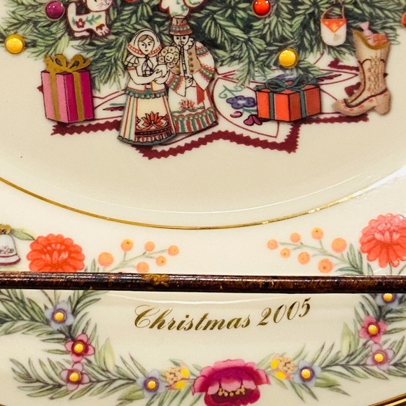 N28-Lenox Christmas Trees Around the World Plate HUNGARY 2005 - Picture 3 of 7